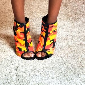 Anne Michelle multicolored heels